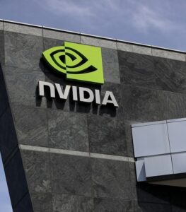Штаб-квартира NVIDIA находится в Санта-Кларе. Ведущего разработчика платформы DRIVE Sim для симуляции дорожных условий и проверки автопилотов