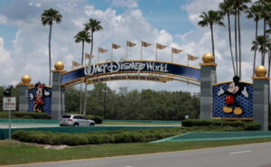 Кинокомпании Disney и Universal подали в суд на стартап Midjourney в области искусственного интеллекта (ИИ) из-за нарушения авторских прав